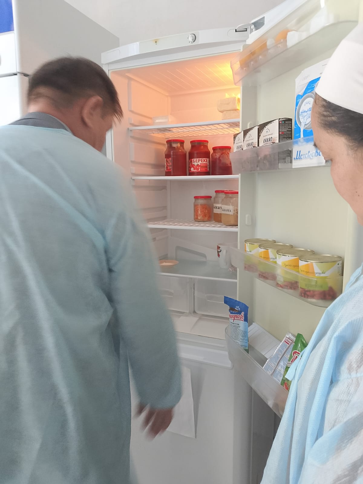 Мектеп асханасында тамақтану сапасына мониторинг жүргізу комиссия мүшелері